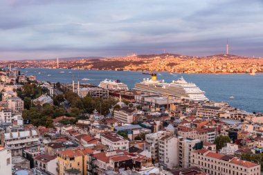 İstanbul, Türkiye 'deki Boğaz' ın havadan görünüşü
