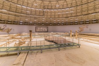 SANLIURFA, TURKEY - 22 Eylül 2022: Şanlıurfa, Türkiye 'deki Haleplibahce Mozaik Müzesi