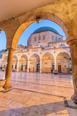 Türkiye 'nin Sanliurfa kentindeki Mevlid Halil camisinin avlusu