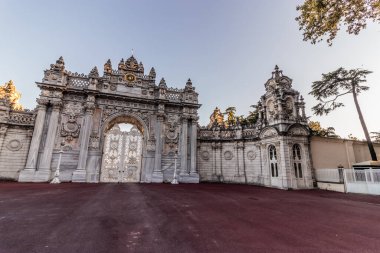 Istanbul, Türkiye'de Dolmabahçe Sarayı kapısı