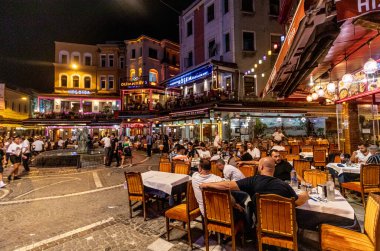 İSTANBUL, TURKEY - 17 Eylül 2022: İstanbul, Türkiye 'de Kumkapi' deki Restoranlar