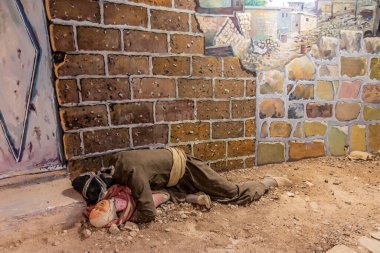 HALABJA, IRAQ - 6 Ekim 2022: Halabja Anıt ve Barış Müzesinde sergiler, Irak Halabja 'daki kimyasal saldırının anısına