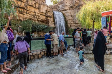 GELI ALI BEG, IRAQ - 3 Ekim 2022: Irak Kürdistan Bölgesindeki Geli Ali Dilenci Şelalesi 'ni ziyaret edin