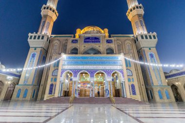 ERBIL, IRAQ - 8 Ekim 2022: Erbil 'deki Jalil Khayat Camii' nin Gece Görüşü (Hawler), Irak Kürdistan Bölgesi