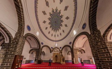DİYARBAKIR, TURKEY - 25 Eylül 2022: Diyarbakır 'daki Parli Safa Camii' nin İçi