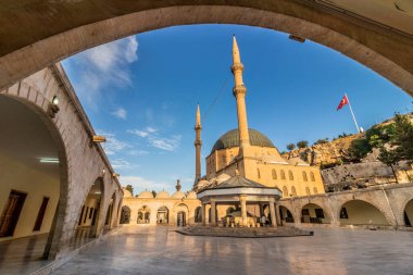 Türkiye 'nin Sanliurfa kentindeki Mevlid Halil camisinin avlusu