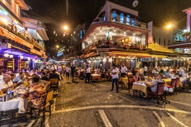 İSTANBUL, TURKEY - 17 Eylül 2022: İstanbul, Türkiye 'de Kumkapi' deki Restoranlar
