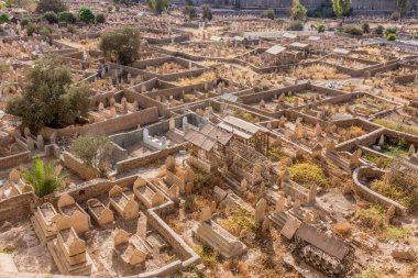 ERBIL, IRAQ - 8 Ekim 2022: Irak Kürdistan Bölgesi, Erbil (Hawler) şehir merkezindeki mezarlık