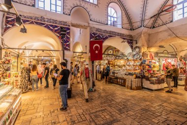 İSTANBUL, TURKEY - 19 Eylül 2022: İstanbul, Türkiye 'de Büyük Pazar (Kapali Carsi)