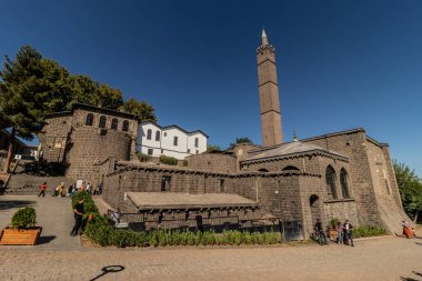 DİYARBAKIR, TURKEY - 25 Eylül 2022: Diyarbakır, Türkiye 'deki Hazreti Süleyman Camii