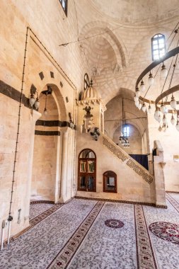 MARDIN, TURKEY - 26 Eylül 2022: Mardin, Türkiye 'deki Latifiye Camii' nin Namaz Salonu