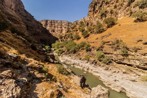Irak Kürdistan Bölgesi 'nde derin Rawandiz (ayrıca Rawanduz) nehir kanyonu