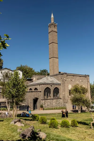 DİYARBAKIR, TURKEY - 25 Eylül 2022: Diyarbakır, Türkiye 'deki Hazreti Süleyman Camii