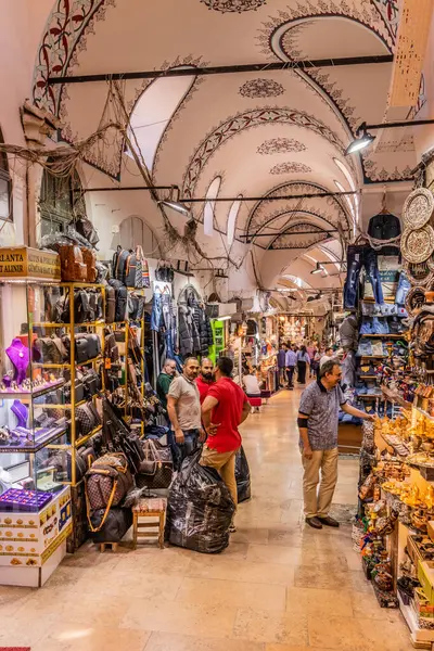 İSTANBUL, TURKEY - 19 Eylül 2022: Kapali Carsi (Grand Bazaar), İstanbul, Türkiye