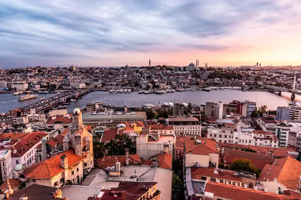 İstanbul, Türkiye 'de günbatımı hava manzarası