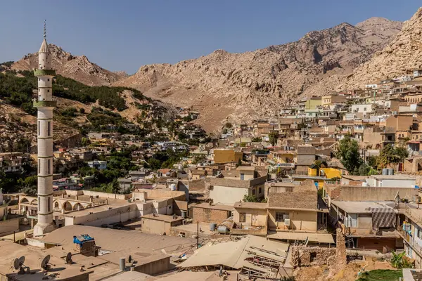 Irak 'ın Kürdistan bölgesindeki Büyük Camii ile Akre kentinin hava manzarası