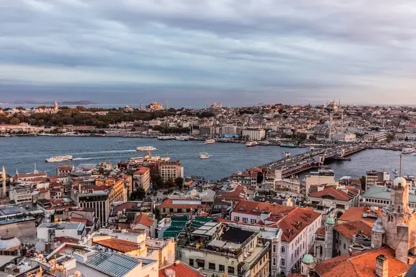 İstanbul, Türkiye 'deki Altın Boynuz ve Fatih' in hava manzarası