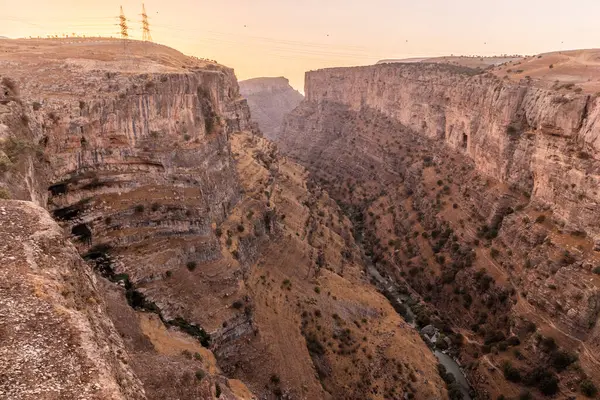 Irak Kürdistan Bölgesi 'ndeki Rawandiz Kanyonu' nun akşam manzarası