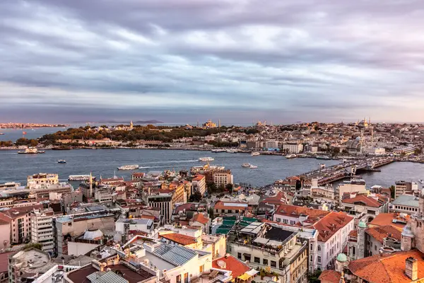 İstanbul, Türkiye 'deki Altın Boynuz ve Fatih' in hava manzarası