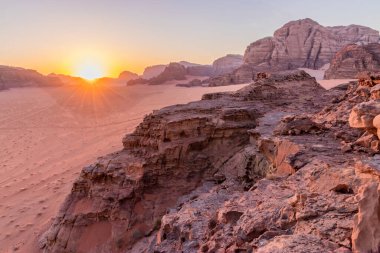 Wadi Rum çölünde gün batımı, Ürdün