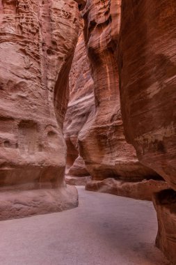 Siq geçidi, antik şehir Petra 'nın ana girişi, Ürdün