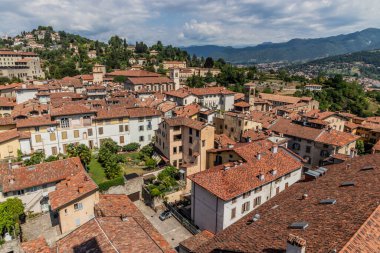 İtalya 'nın Bergamo şehrinin üst kısmının manzarası