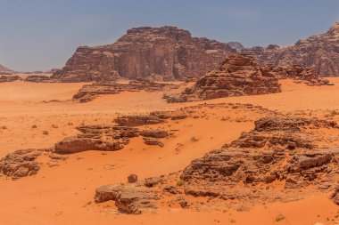 Wadi Rum çölünün Rocky manzarası, Ürdün