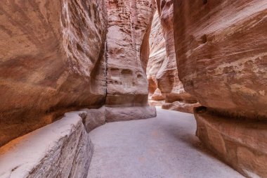 Siq geçidi, antik şehir Petra 'nın ana girişi, Ürdün