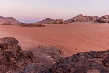 Wadi Rum çölünün Rocky manzarası, Ürdün