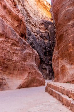 Siq geçidi, antik şehir Petra 'nın ana girişi, Ürdün