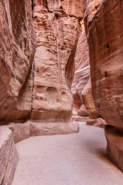 Siq geçidi, antik şehir Petra 'nın ana girişi, Ürdün
