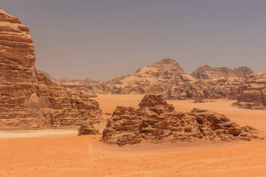 Wadi Rum çölünün Rocky manzarası, Ürdün