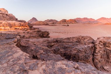 Wadi Rum çölünün Rocky manzarası, Ürdün