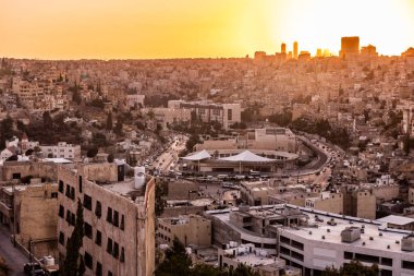 Akşam manzaralı Amman şehir merkezi silueti, Ürdün