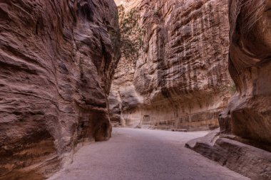 Siq geçidi, antik şehir Petra 'nın ana girişi, Ürdün