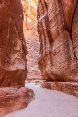 Siq geçidi, antik şehir Petra 'nın ana girişi, Ürdün