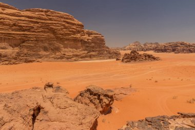 Wadi Rum çölünün Rocky manzarası, Ürdün