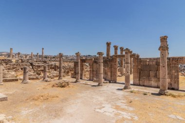 Eski şehir Jerash, Ürdün 'deki Aziz Theodore Kilisesi harabeleri