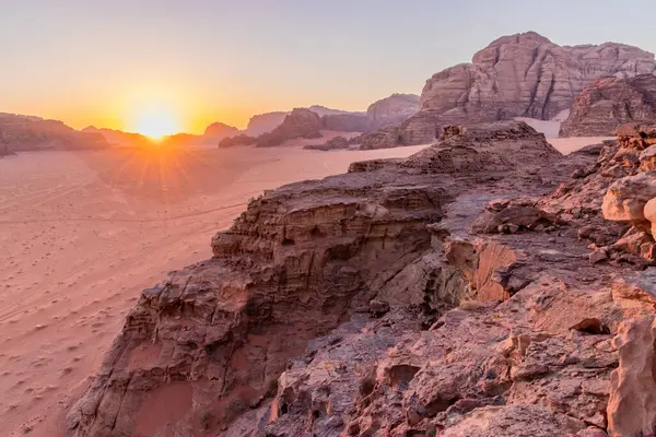 Wadi Rum çölünde gün batımı, Ürdün