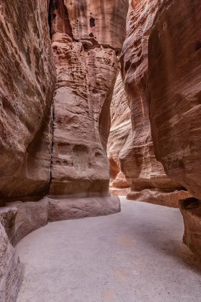Siq geçidi, antik şehir Petra 'nın ana girişi, Ürdün