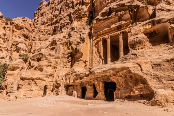 Küçük Petra, Ürdün 'deki Triklinyum