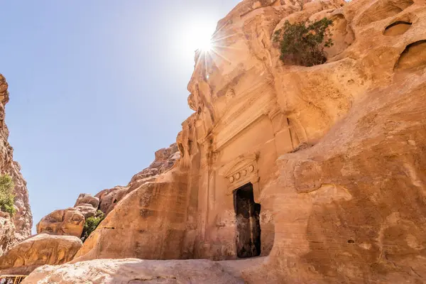 Little Petra, Ürdün 'de kaya kesimi mezar 846