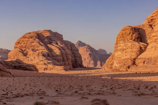 Wadi Rum çölünün Rocky manzarası, Ürdün
