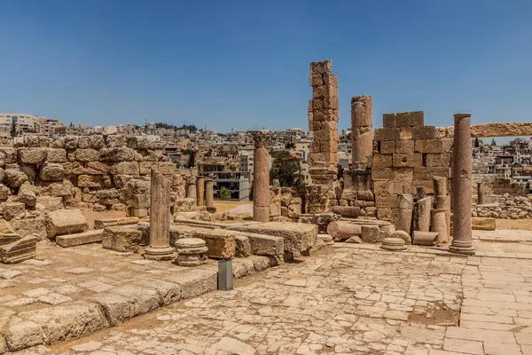 Ürdün, Jerash 'taki Propylaea kalıntıları kilisesi.