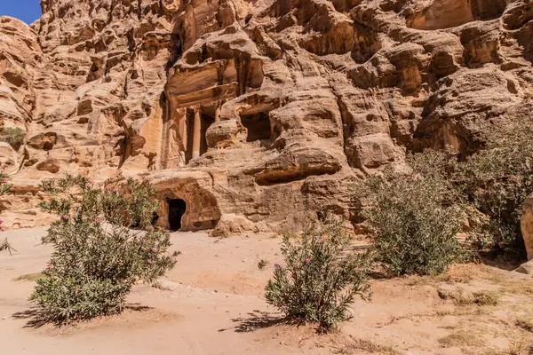 Little Petra 'daki triklinyum. Küçük Petra, Jordananyon, Ürdün.