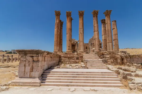 Ürdün 'ün antik kenti Jerash' taki Artemis Tapınağı harabeleri