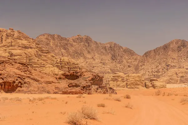 Wadi Rum çölünün Rocky manzarası, Ürdün