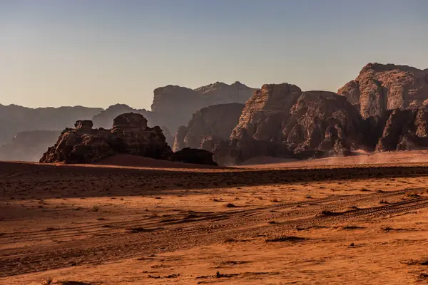 Wadi Rum çölünün Rocky manzarası, Ürdün