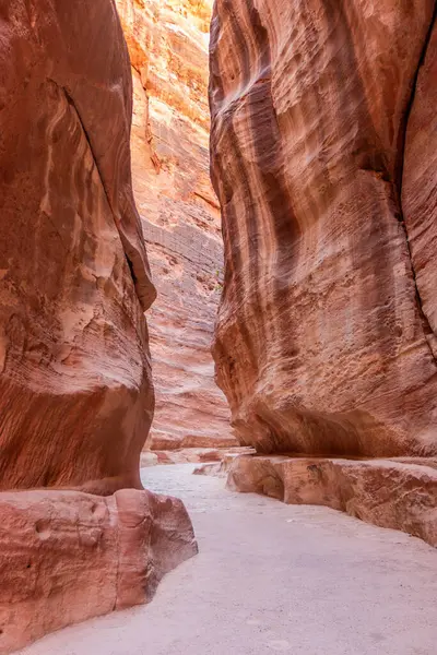 Siq geçidi, antik şehir Petra 'nın ana girişi, Ürdün