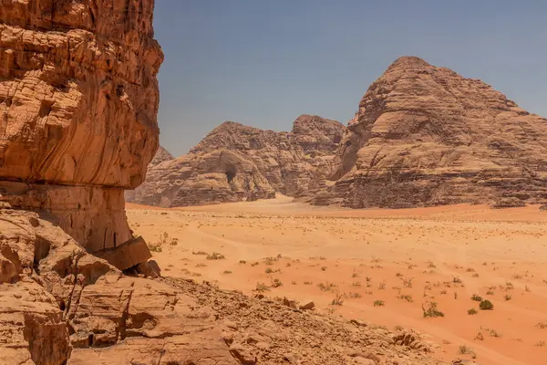 Wadi Rum çölünün Rocky manzarası, Ürdün
